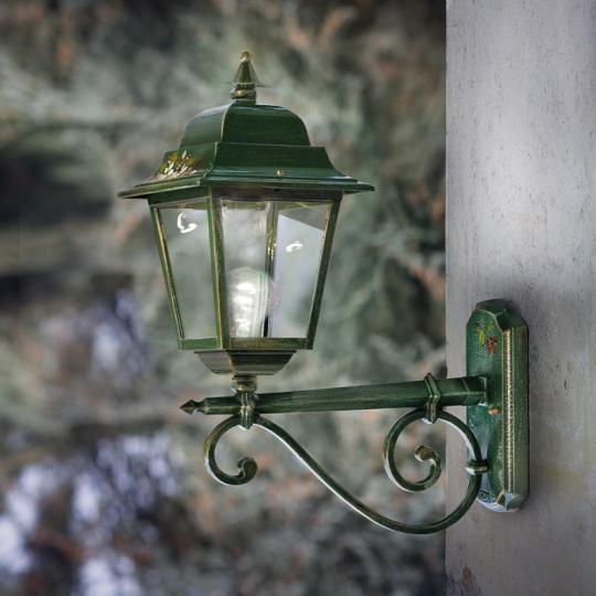 klasszikus zold festett kulteri falikar lampa hazfal vilagitas mintas mediterran romantikus provanszi vizallo nagymeretu villa elegans toszkan olasz hangulatu paraszthaz lameridiana lakberendezesi uzlet lampak.jpg